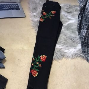 NEW WITH TAGS JAMIE TOPSHOP FLORAL JEANS!